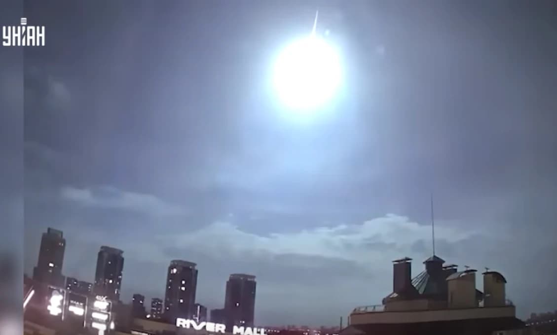 Záhada na Kyjevom. Meteorit, ruská raketa, či UFO? (VIDEO)