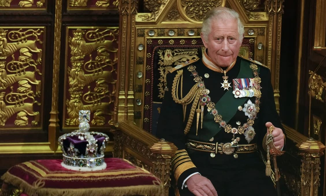 The Daily Telegraph: Londýn a Peking na pokraji škandálu ohľadne korunovácie Karola III.