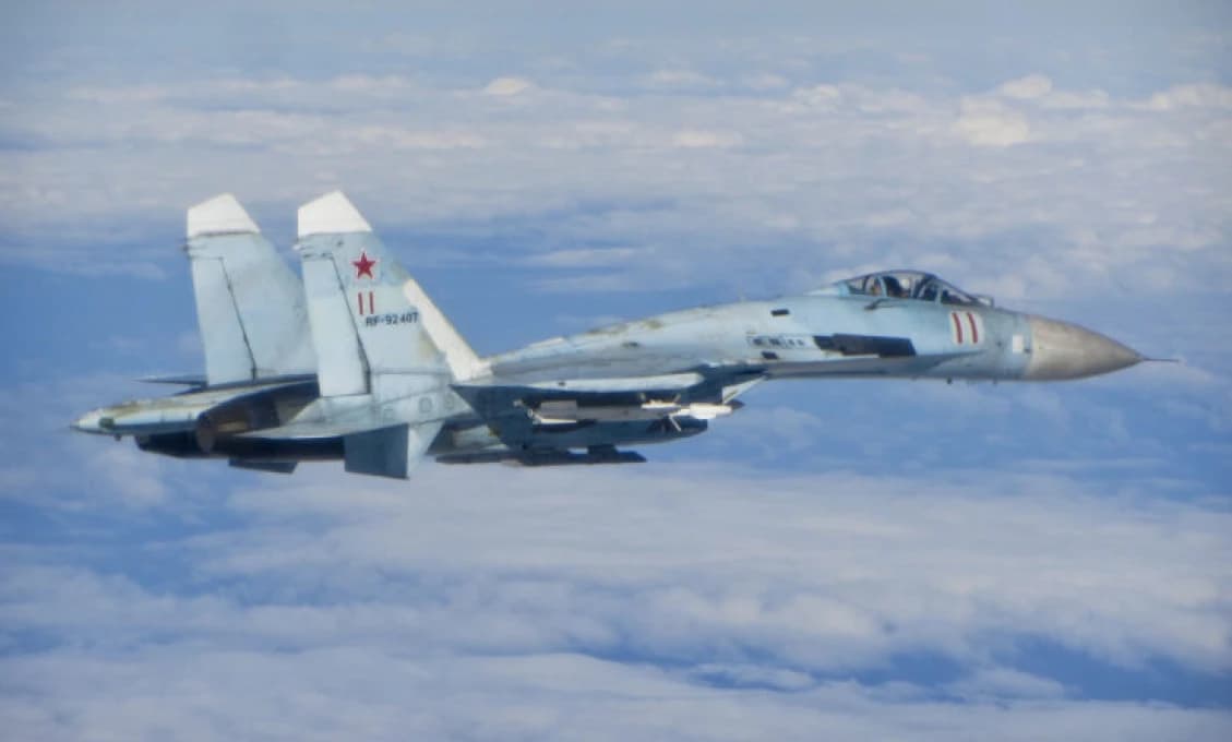 Ruský Suchoj vyprášil dva americké bombardéry so sprievodom F-16