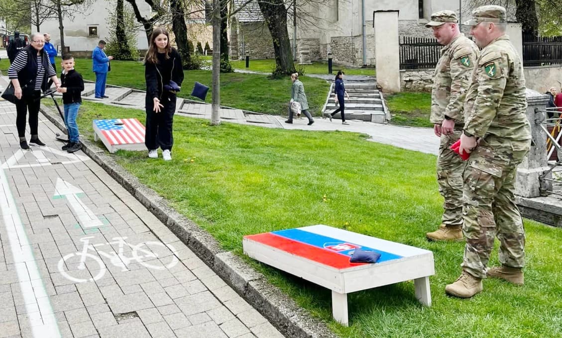 Síce sa nič nestalo a zas lietali hoaxy, ale amerických bitkárov zo Slovenska odvelili