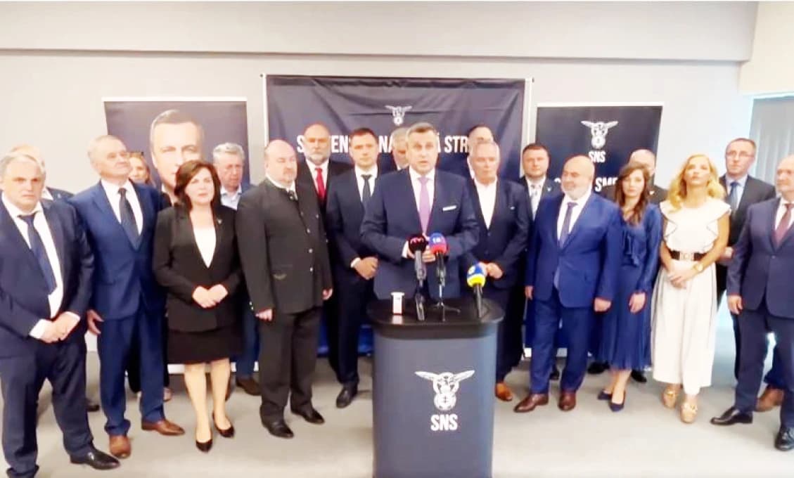SNS: Nechceme amatérske vajatanie a diktát Bruselu! (VIDEO)