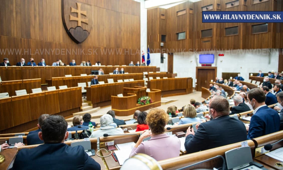 Poslanci ukončili diskusiu k vládnemu programu aj rokovací deň