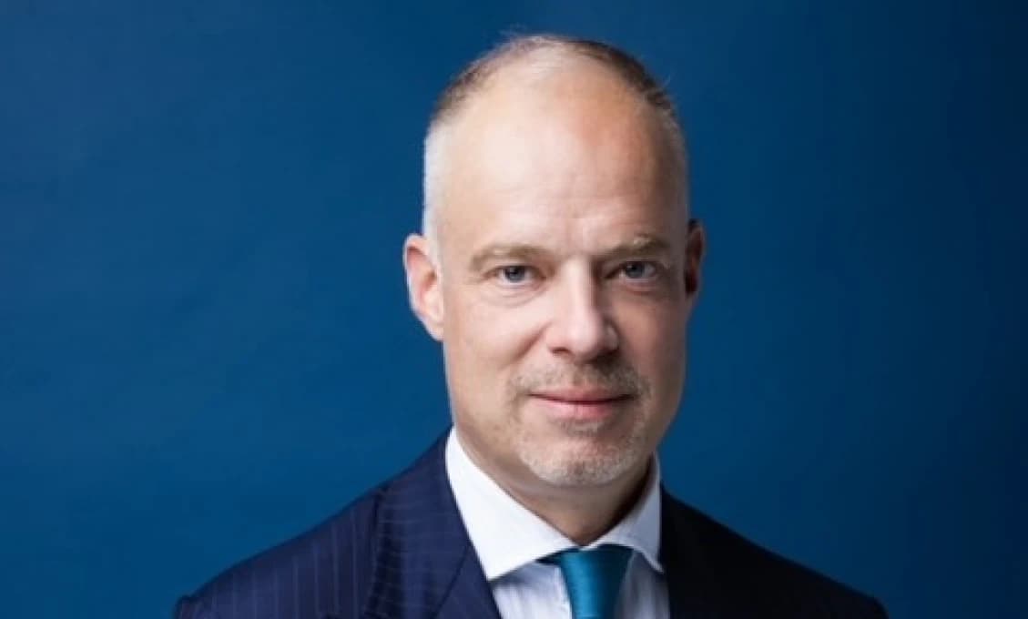 Odvážny maďarský minister obrany pripomenul neslušnosť Kyjevu