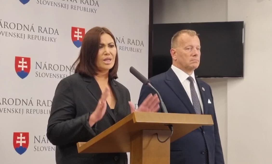 Kollár si z NR SR urobil hárem! Riešil Richterovú, ktorú mal fackať!