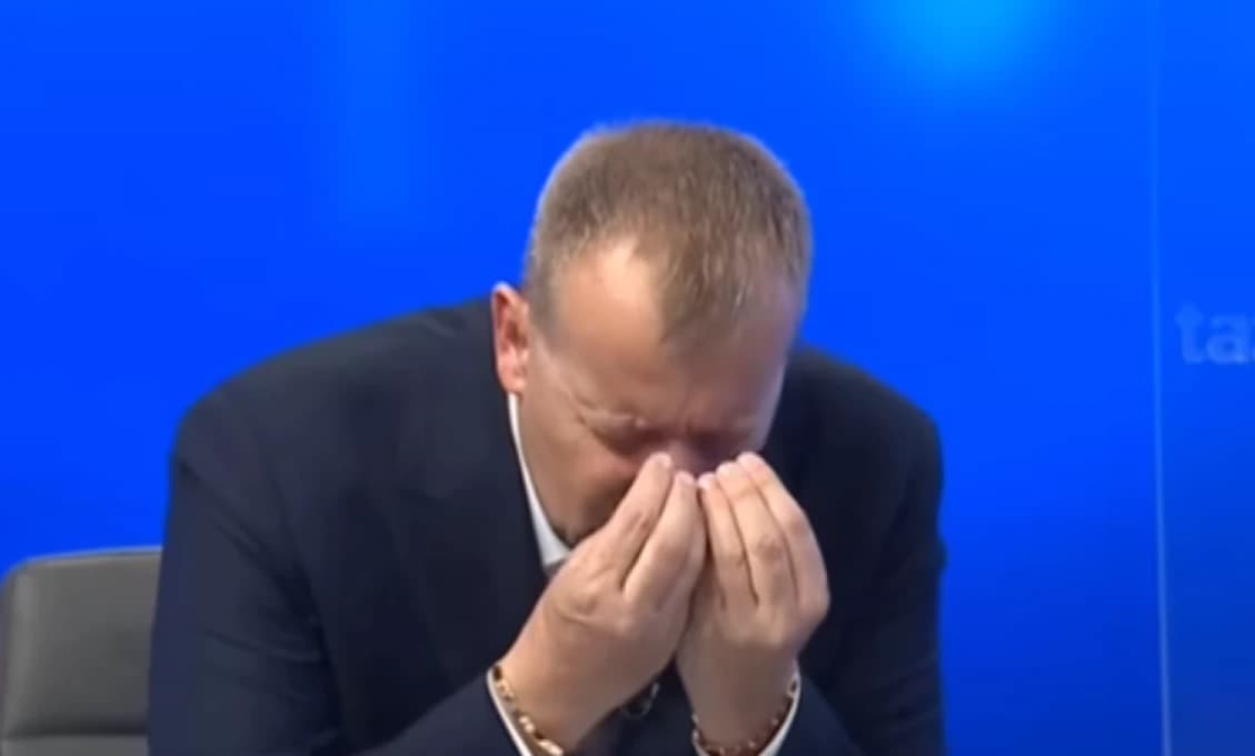 Tento človek? Prefetovaný uplakaný k*k*t!