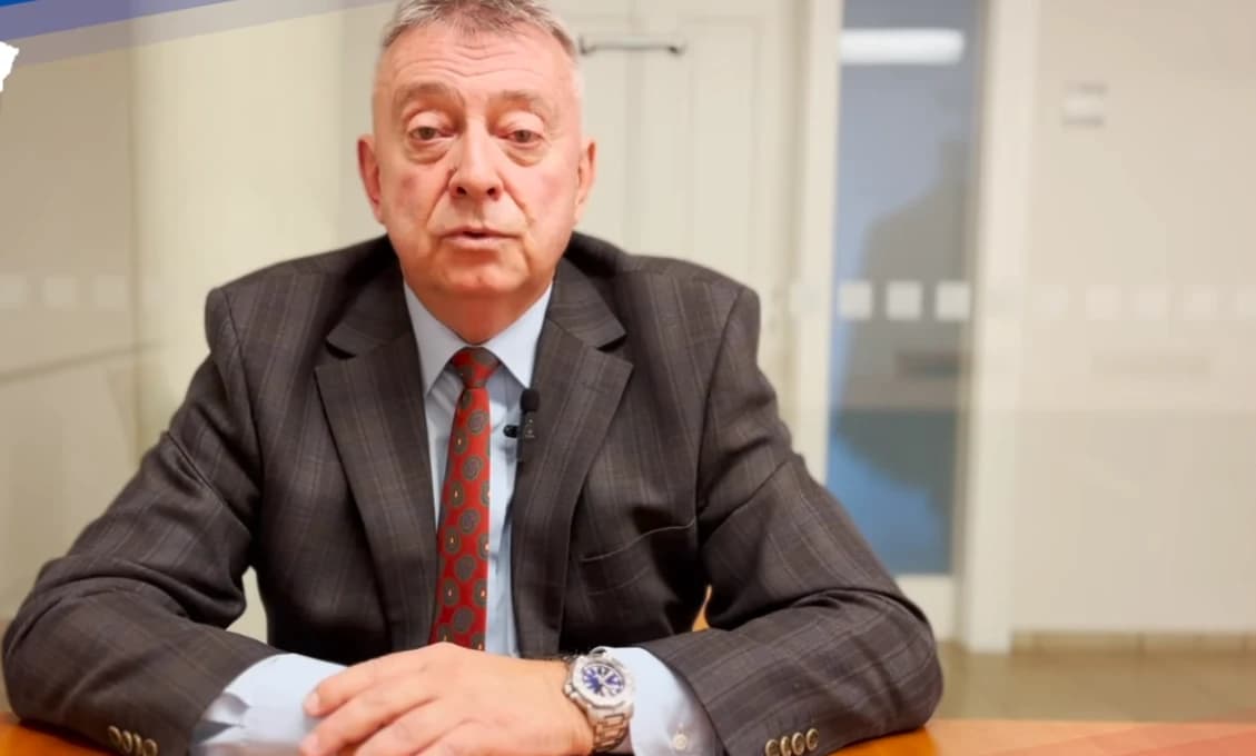 Generál Viktorín upozorňuje na hru s veľmi horúcim ohňom! Naozaj som dobre počul? Pýta sa