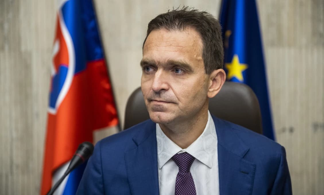 Čaputovej premiér v dileme: Buď nebudú jesenné dôchodky, alebo pomôžeme samosprávam