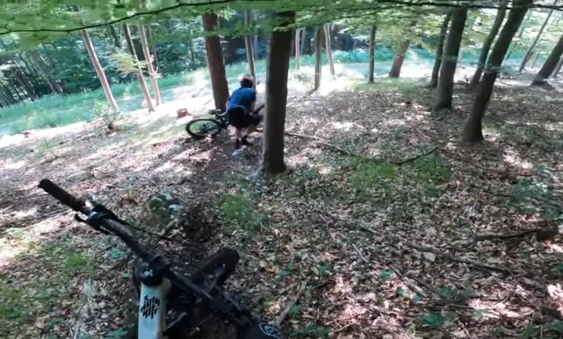 Cyklista po strete s medveďom: Choďte radšej do kostola! (VIDEO)