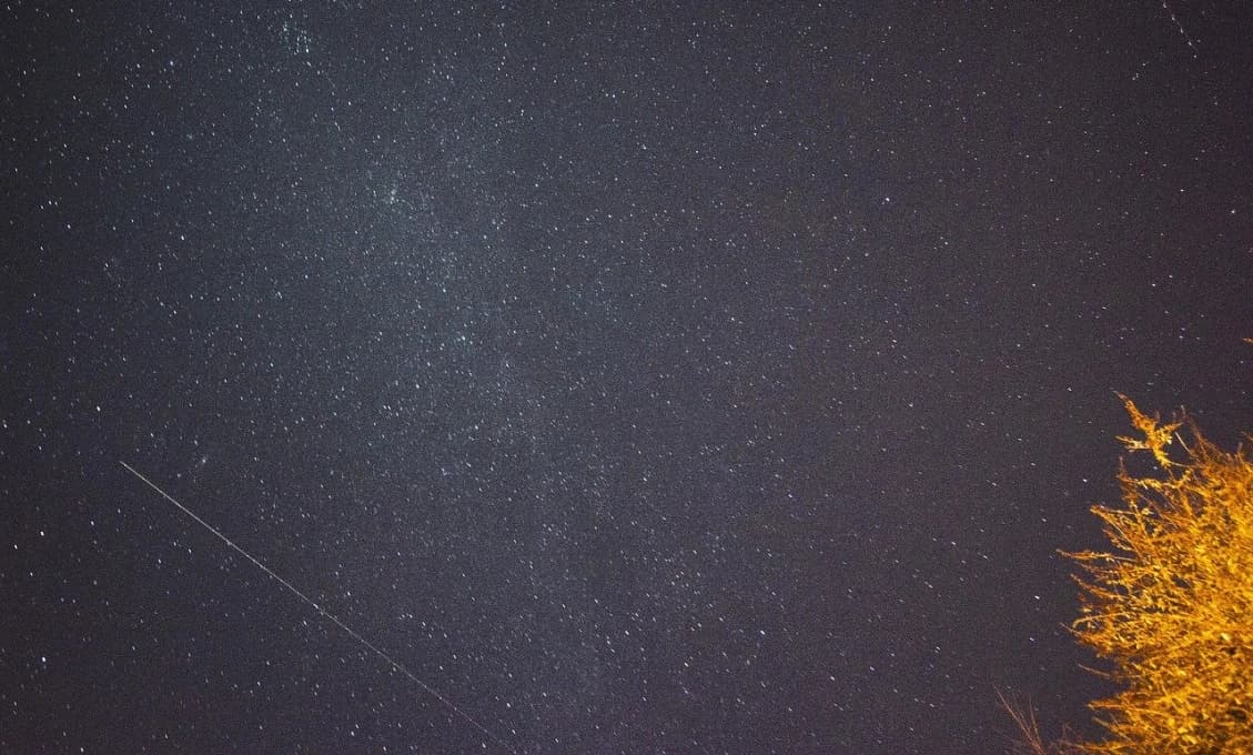 Prelet bolidu pri R. Sobote sa pravdepodobne skončil pádom meteoritov