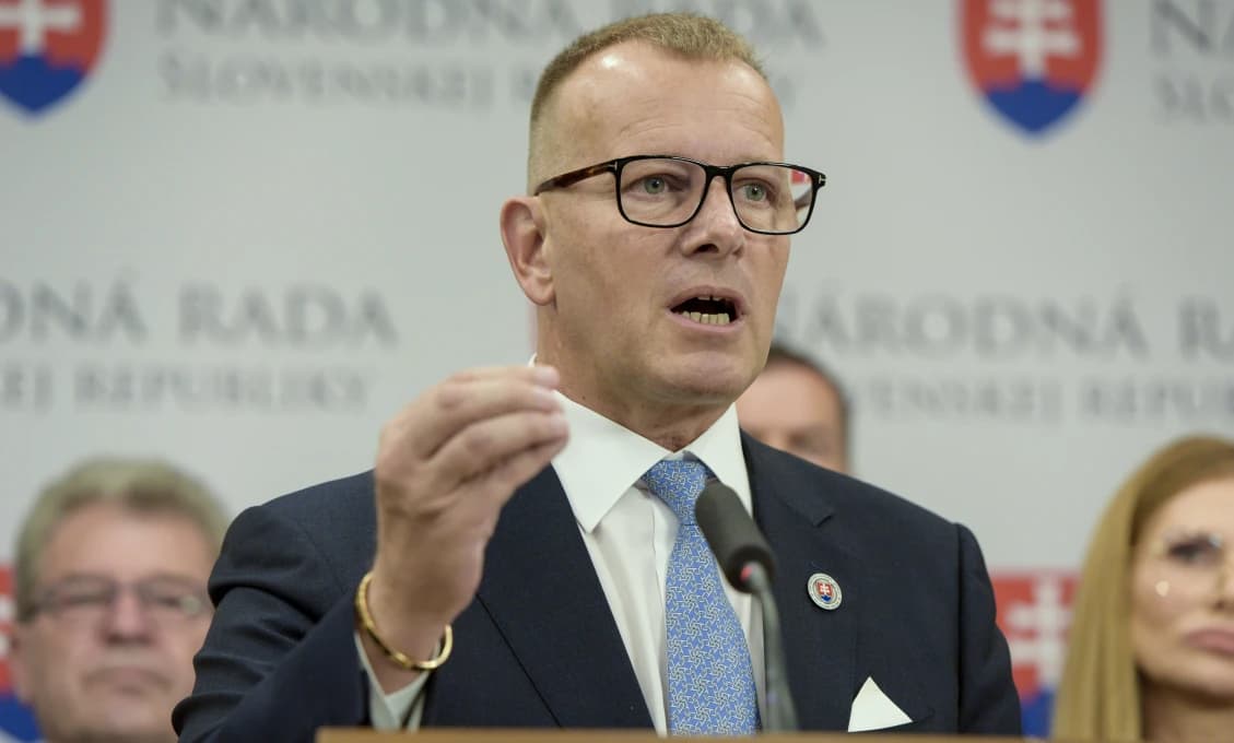 Kollárovi sa nepáči atikampaň! Podáva trestné oznámenie