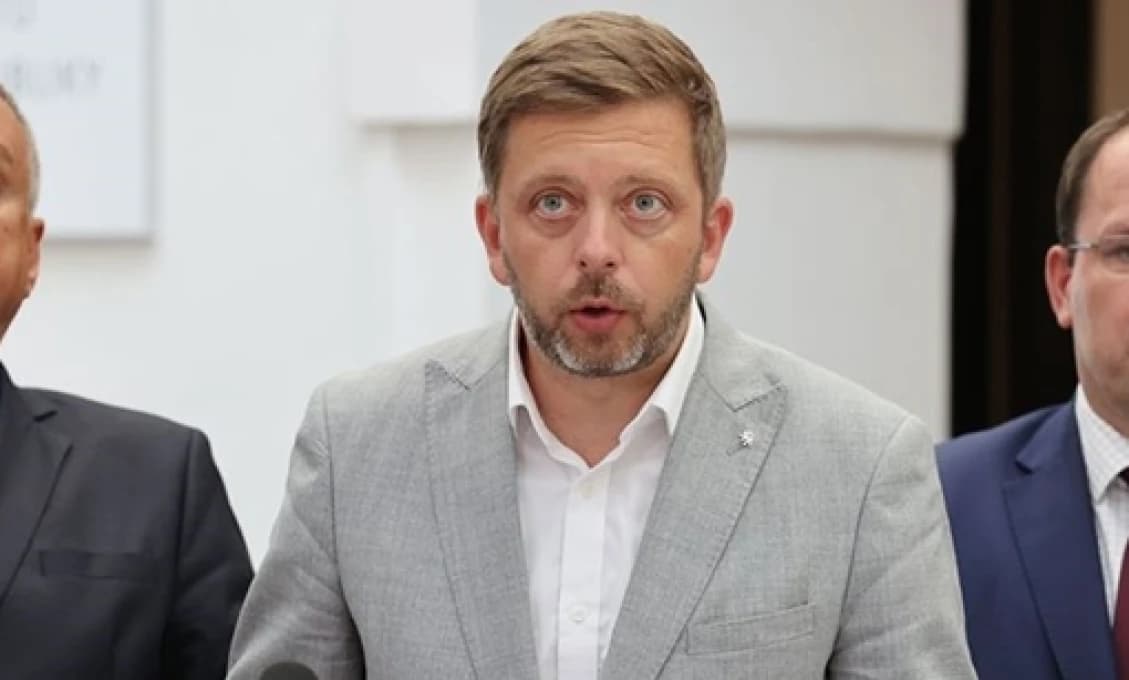 Český minister vnútra zvolal tlačovku kvôli NÁSILIU UKRAJINCOV