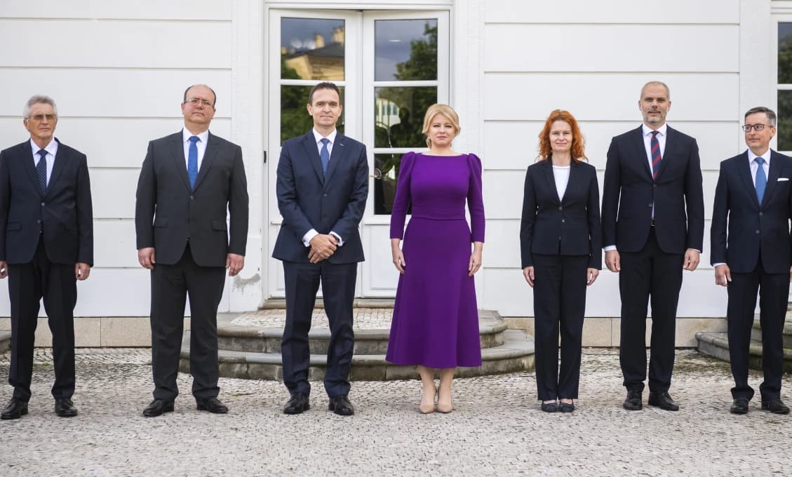 Vláda má riešiť odvolanie šéfa SIS aj viaceré legislatívne návrhy