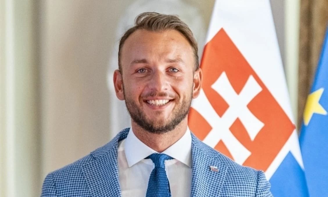 Šutaj Eštok zverejnil UNIKNUTÝ EMAIL z bezpečnostných zložiek: ÓDOR SITUÁCIU S MIGRANTAMI ZĽAHČUJE A HAMRAN MLČÍ!