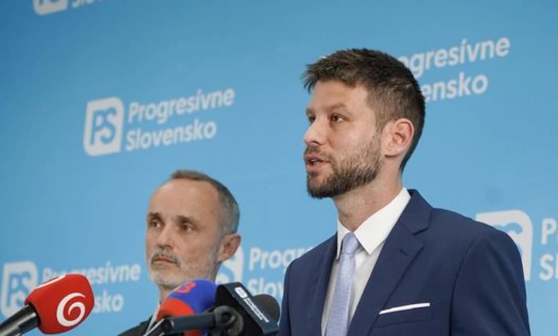 PS kritizuje Roberta Fica! Situácia s migrantmi sa podľa nich zhoršila kvôli Ficovi!