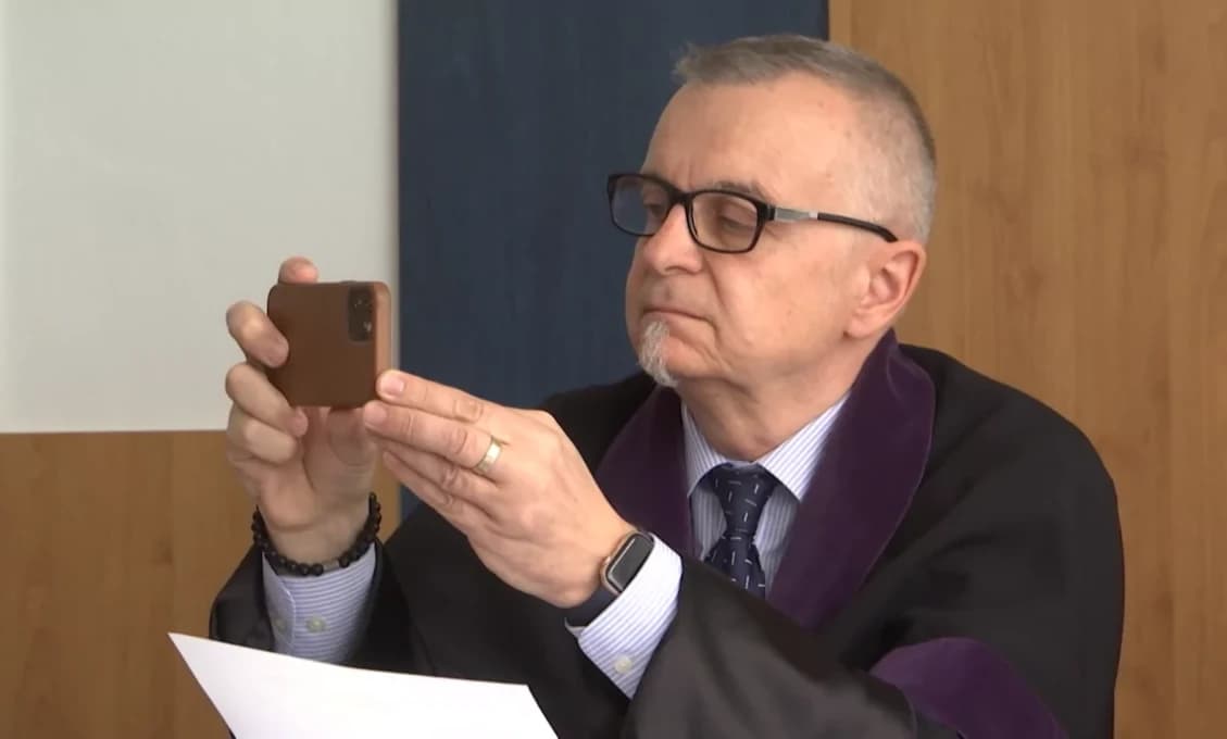 Sudca "antirúškar" môže naďalej súdiť, jeho šéfka znovu neuspela