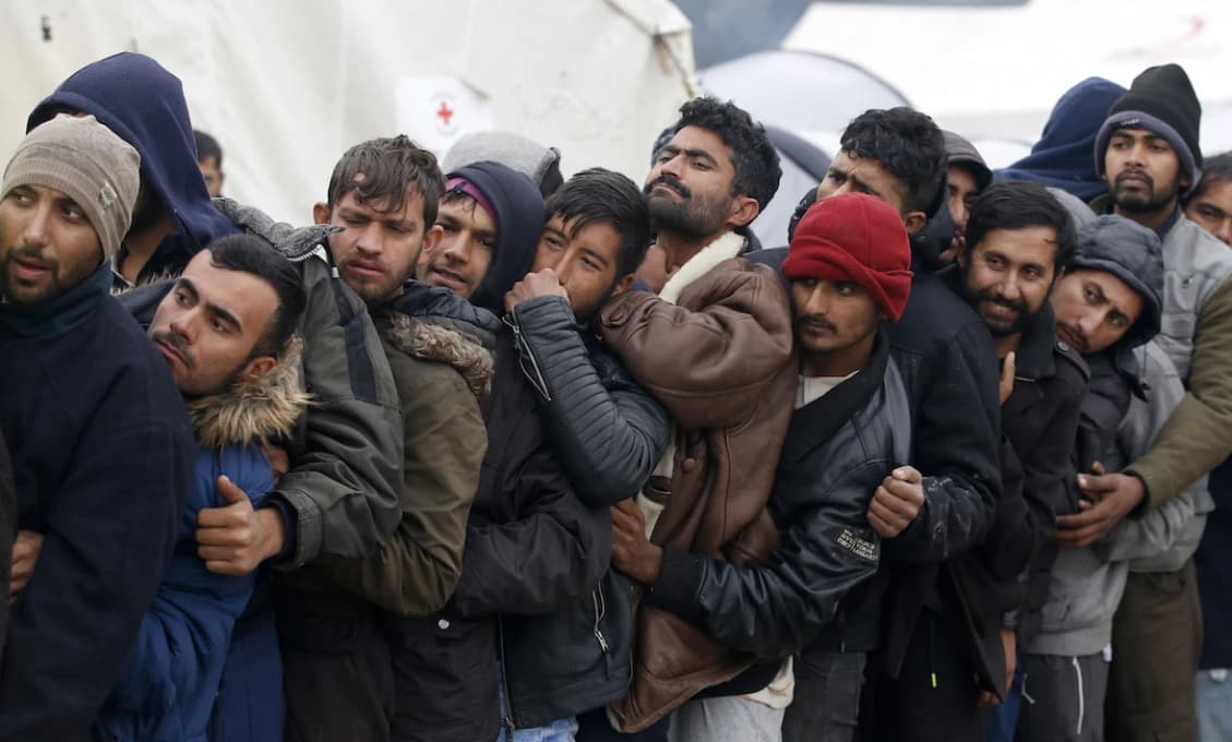 "Alláhu Akbar!" - Polícia rozohnala masívnu bitku v migračnom centre
