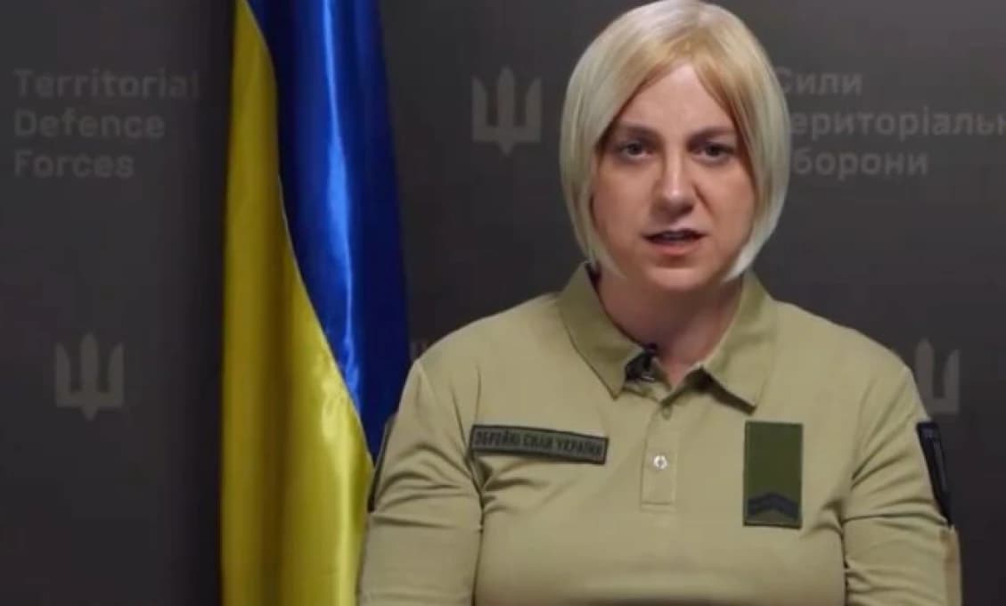 TO SÚ VECI! Americký novinár v ukrajinskej base a ukrajinský/á transgender hovorca suspendovaný/á