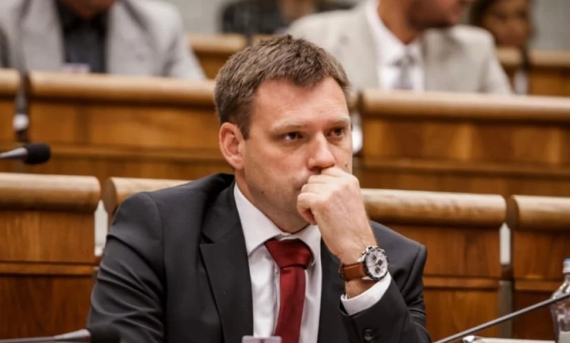 Tomáš Taraba sa rozhovoril o plači v PS