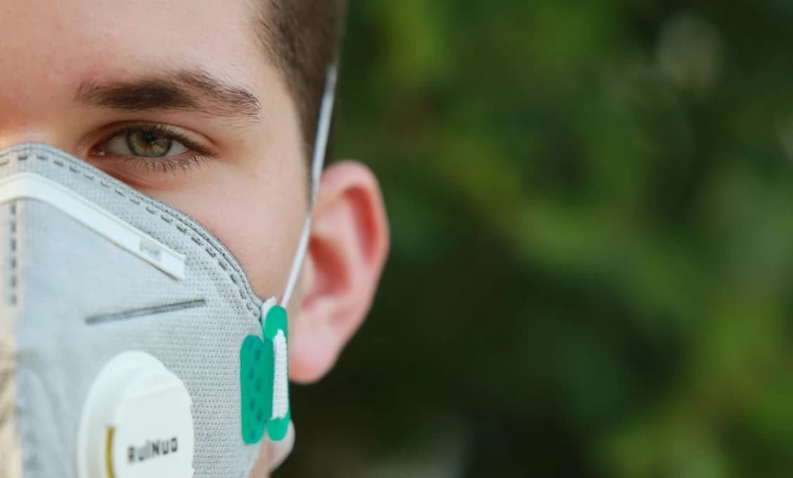 Zavedú povinné nosenie respirátorov? Zatiaľ prišlo odporúčanie