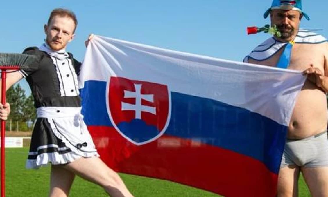 Podivná ponuka Čechov Slovákom: POLONAHÉ FOTKY ZA VÁŠ HLAS!