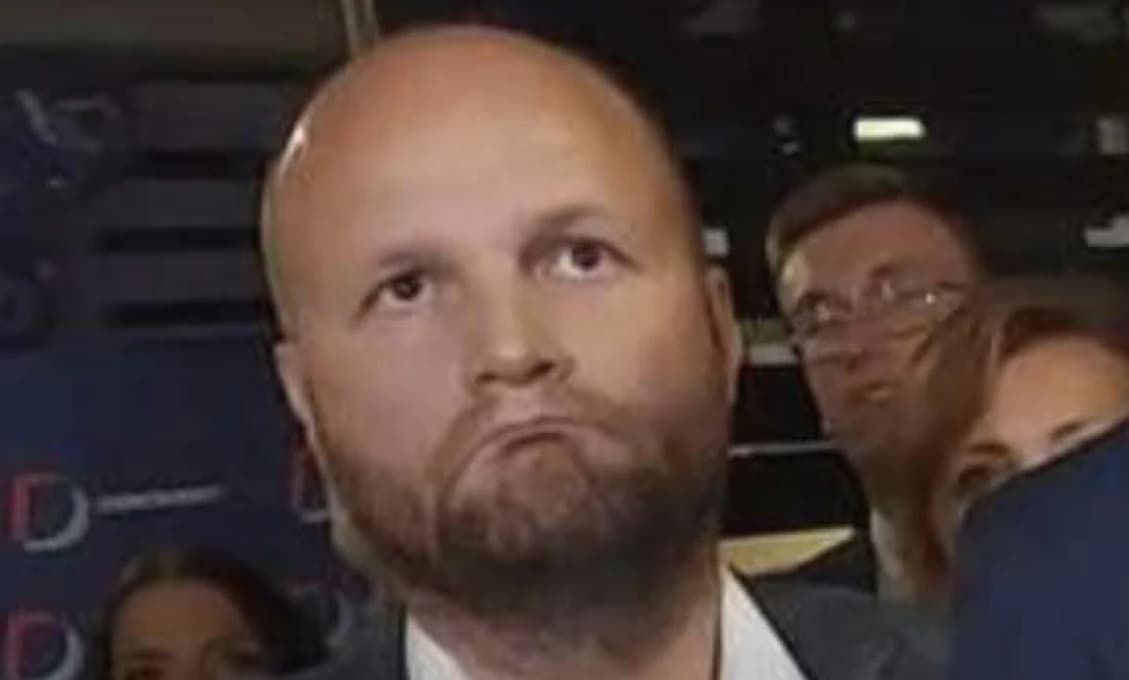 DEMOKRAT NAĎ TO DAL OPÄŤ NA HULVÁTA! Východniari sú pobúrení
