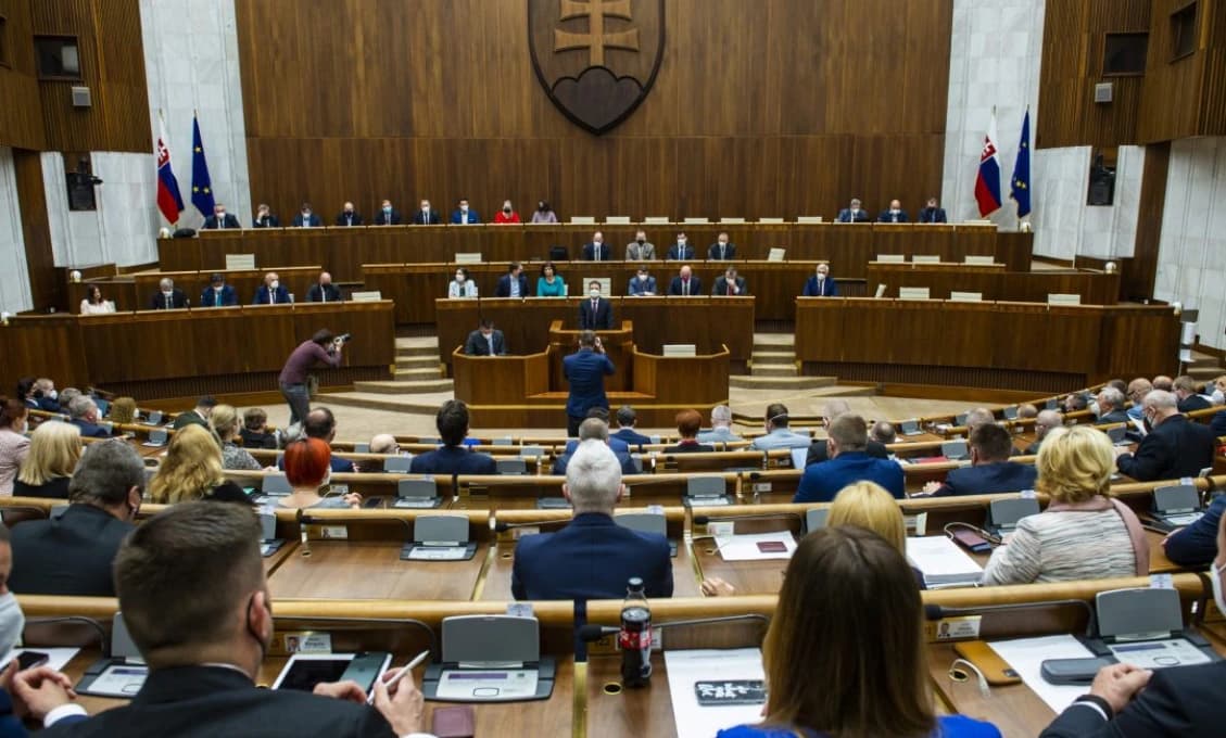 Odborníčka Cigánikovej: Hlboký dekolt nie je vhodný za každých okolností (GALÉRIA)