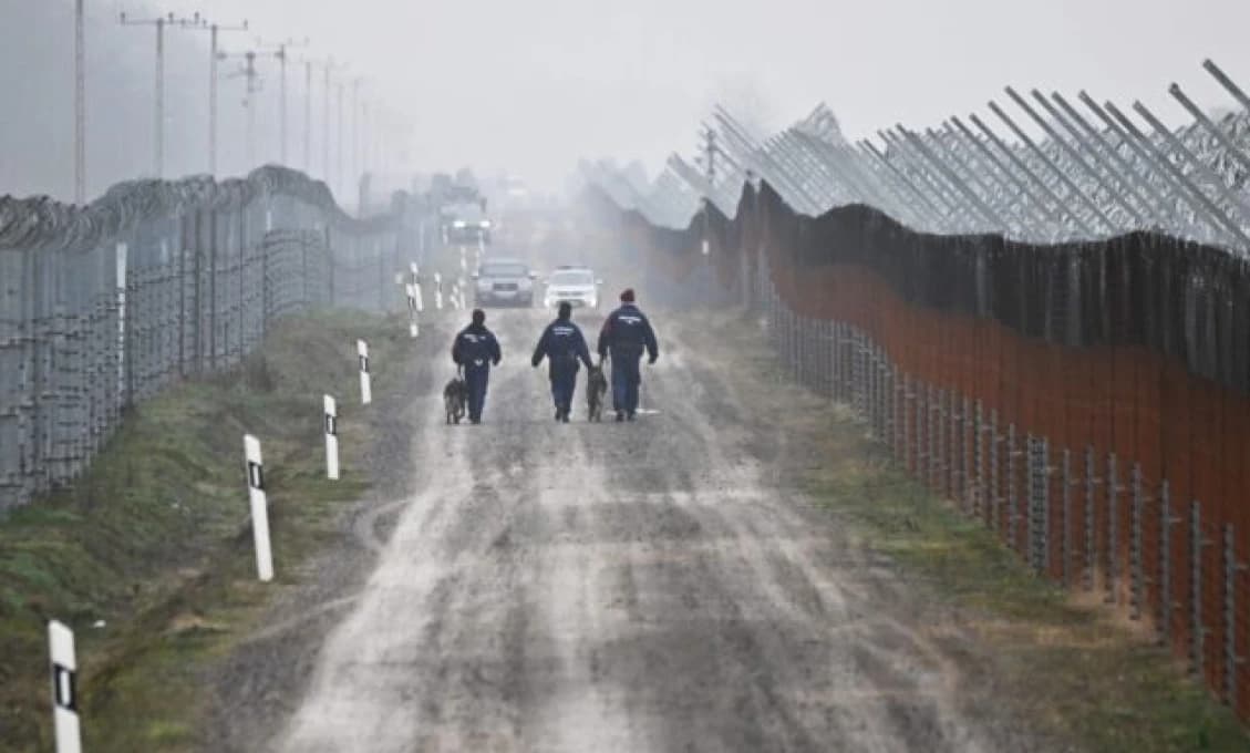 DIVOKÝ ZÁPAD V MAĎARSKU! Prestrelky migrantov a stovky policajtov