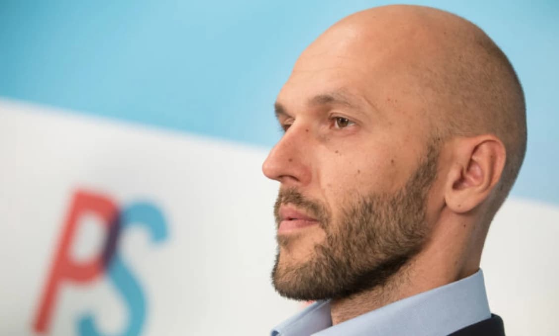 PS chce odvolávať Šutaja Eštoka z postu ministra