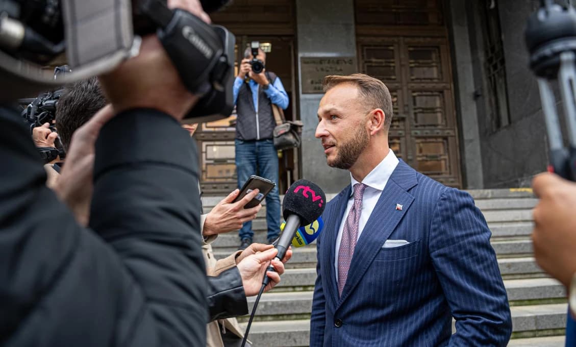 Príslušníci Policajného zboru, ktorí sú obvinení z úmyselných trestných činov, budú na základe rozhodnutia ministra vnútra pozbavení výkonu služby