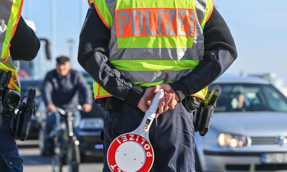 ODPADNETE! Nemecký policajt si PODAL českého vodiča: MALI BY STE SA HANBIŤ!