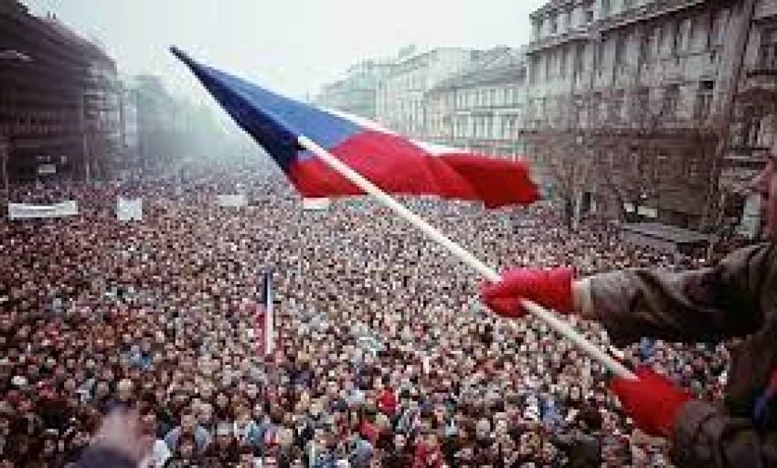 Pripomíname si 34. výročie Nežnej revolúcie
