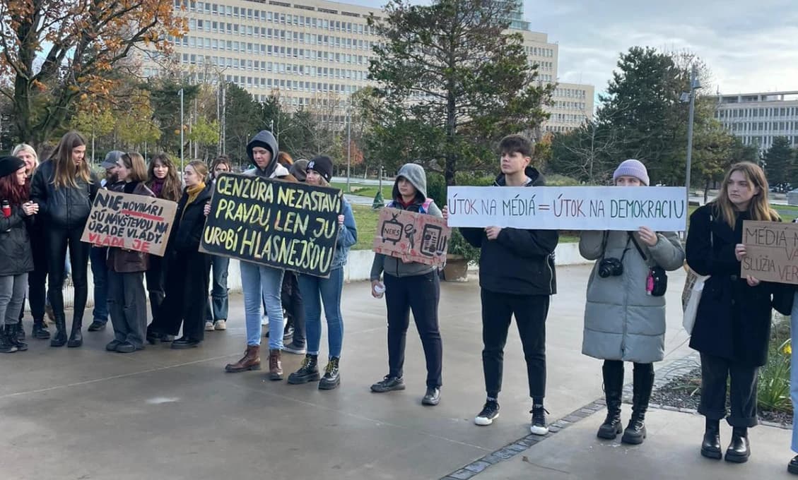 NUŽ, KURÁTENKÁ MOJE... Podľa denníka N by ZÁKON v prvom rade PORUŠOVALA Zuzana Čaputová!