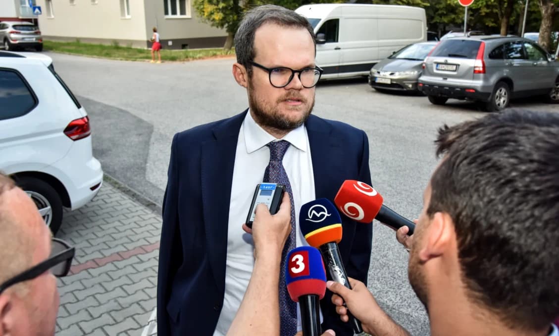 Čurilla OSTÁVA mimo službu. Advokát Kubina oznámil rozhodnutie