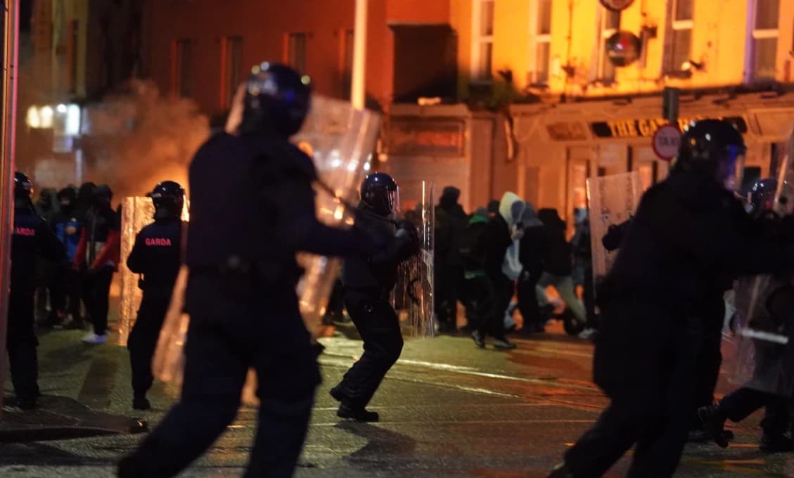 DUBLIN V PLAMEŇOCH! Imigrant zaútočil nožom na deti (VIDEO+FOTO)