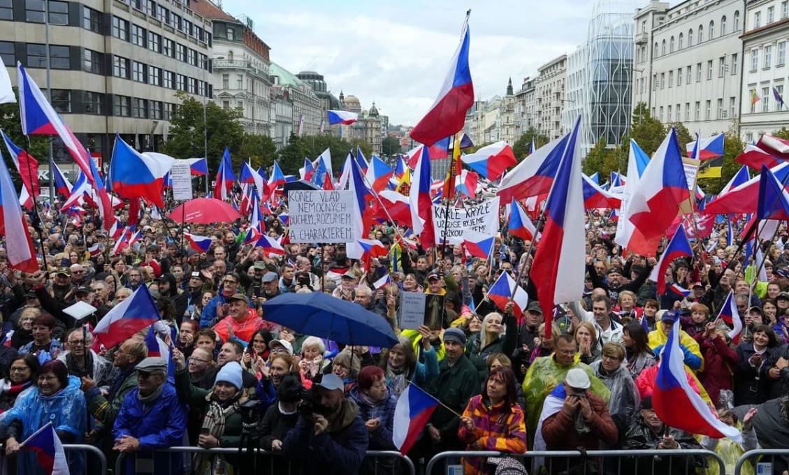 VAROVANIE Z PRAHY! Vyjdú aj na Slovensku ľudia do ulíc?