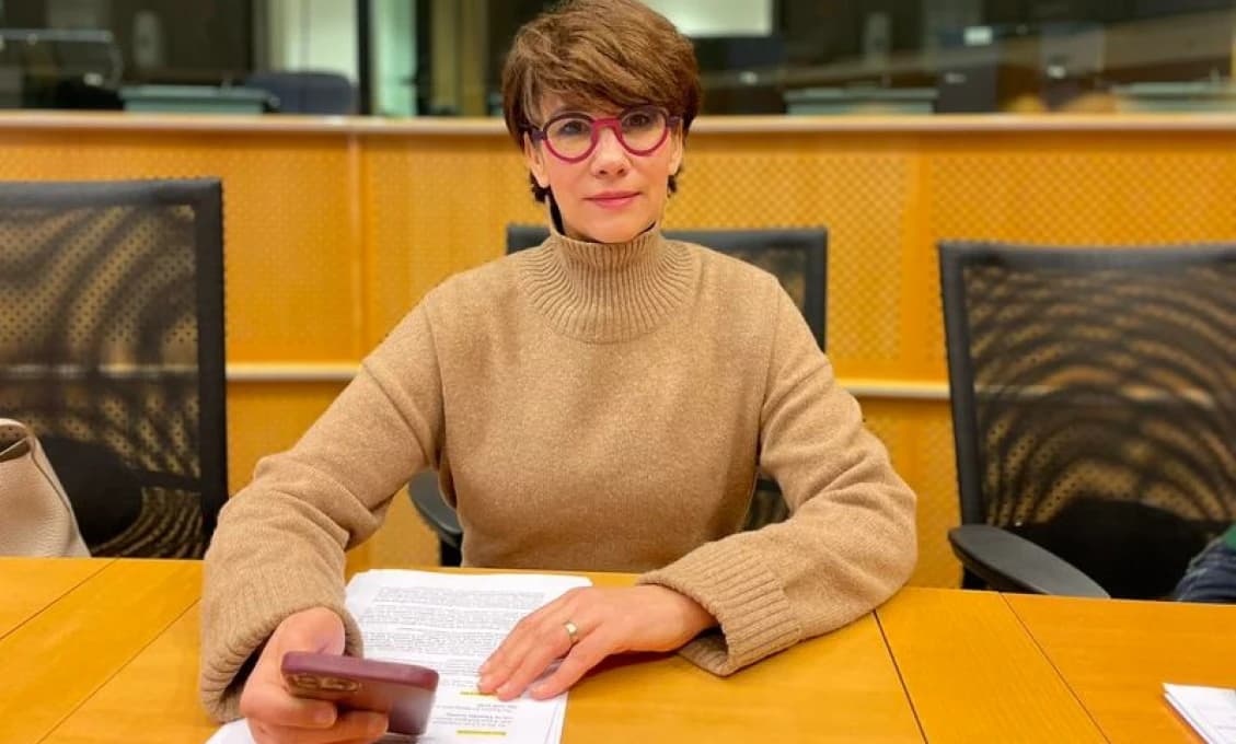 Hlas ľudu: Lucia, bruselská panička, si hľadá azyl