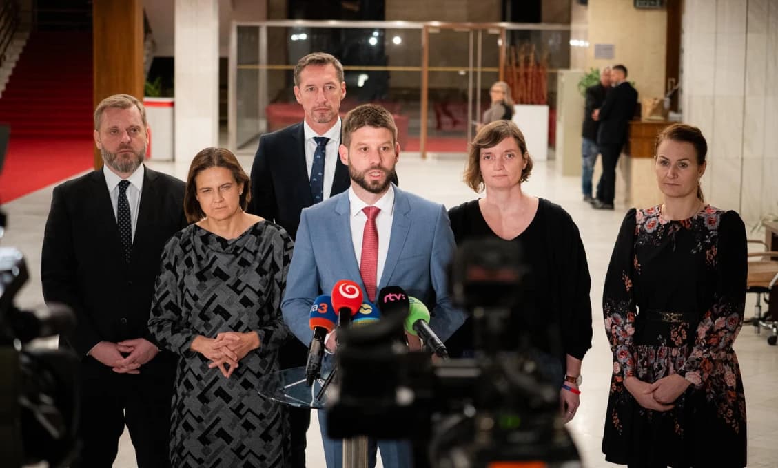 OPOZÍCIA kope ako ZDOCHÝNAJÚCI KÔŇ: Urážajú, obviňujú, útočia, klamú a... OKYDÁVAJÚ Slovensko!