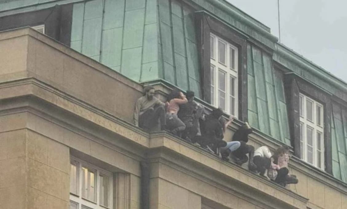 Streľba v Prahe: jedenásť mŕtvych, tridsať zranených. Útočník je mŕtvy