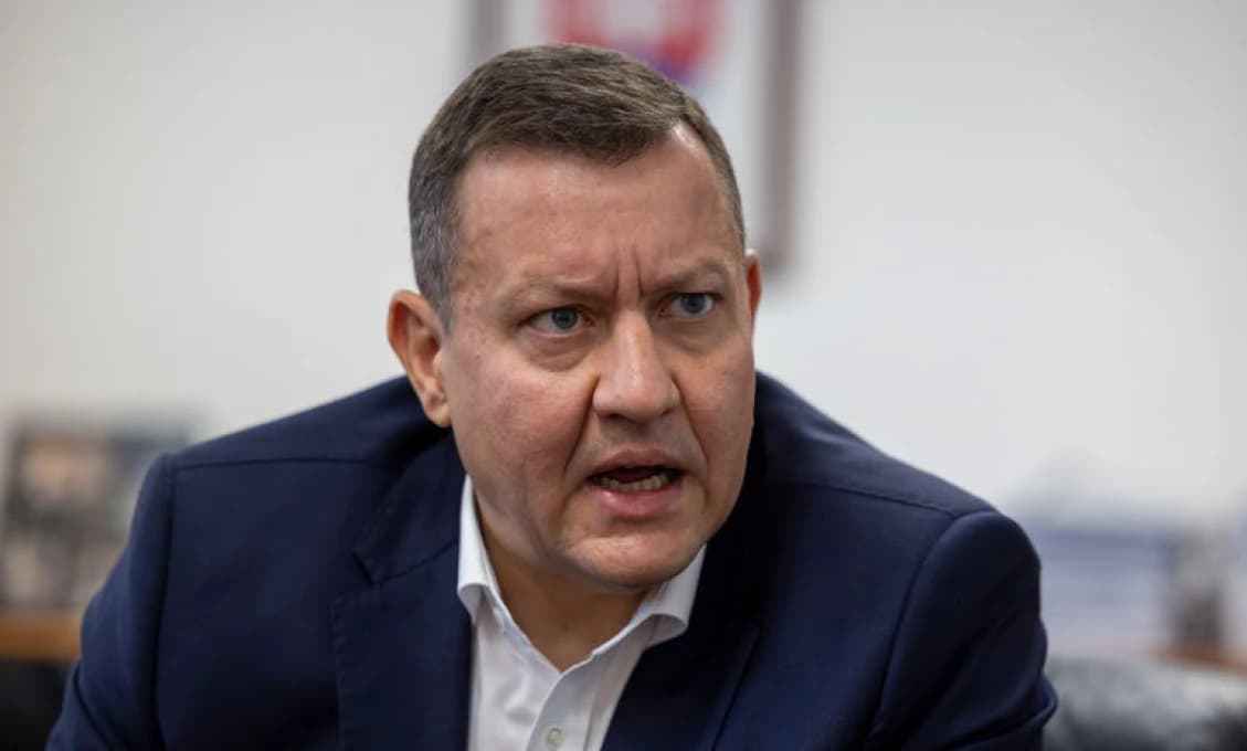 Daniel Lipšic napriek protestom opozície nemá dôveru verejnosti. Tu je dôkaz!