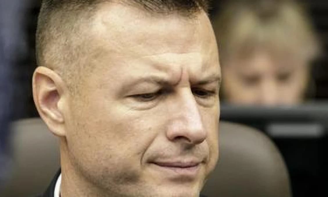 Exminister spravodlivosti Gábor Gál je obvinený z korupcie. Vinu popiera