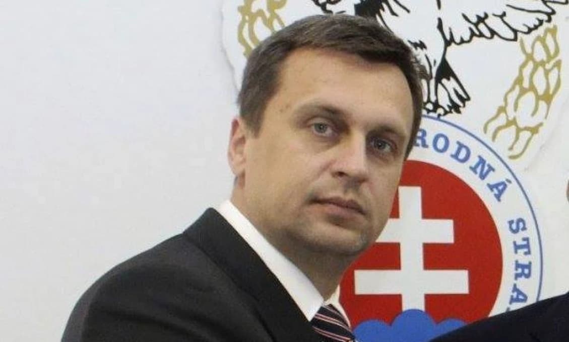NALEJME SI ČISTÉHO OMŠOVÉHO, MILÁ OPOZÍCIA: Danka - demolátora kandelábra - vyzýva k odstúpeniu. A za vraha Lipšica bojuje na námestiach (VIDEO)