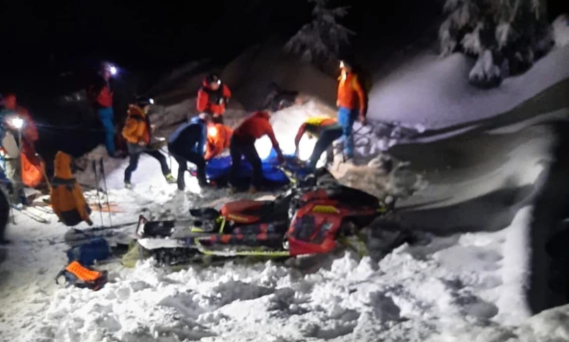 Pri nehode na snežnom skútri zahynul v Oravských Beskydách 45-ročný Poliak (FOTO)