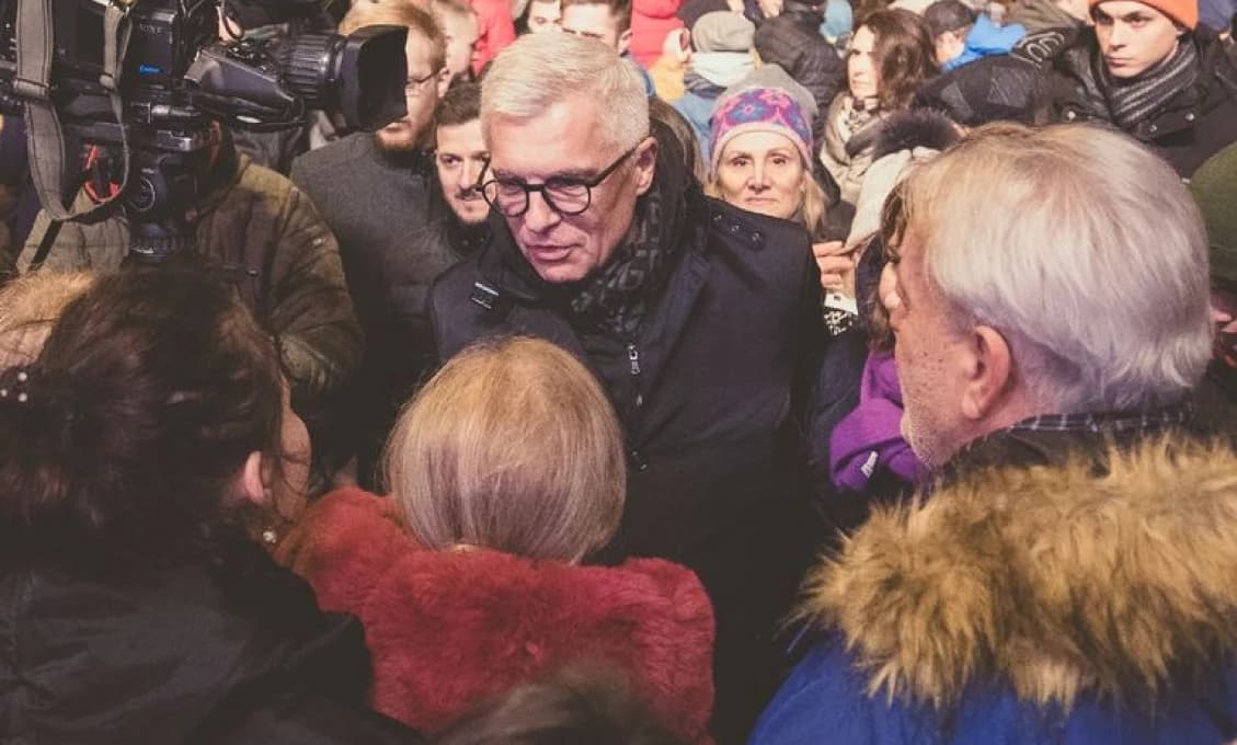 Celoživotná podržtaška a podržkufrík Korčok imituje nezávislosť a ráznosť (VIDEO)
