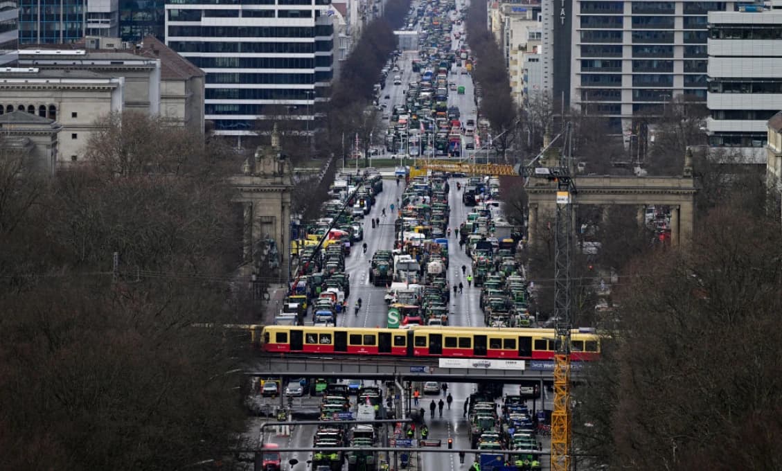 OBROVSKÝ PROTEST NA SLOVENSKU PROTI BRUSELU! DOPRAVA BUDE KOLABOVAŤ, pokiaľ nemusíte, nikam nechoďte!