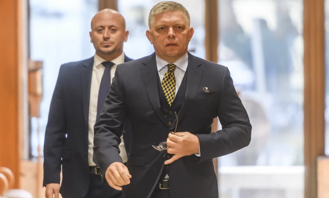 Premiér nazval prezidentku atrapou a hračkou