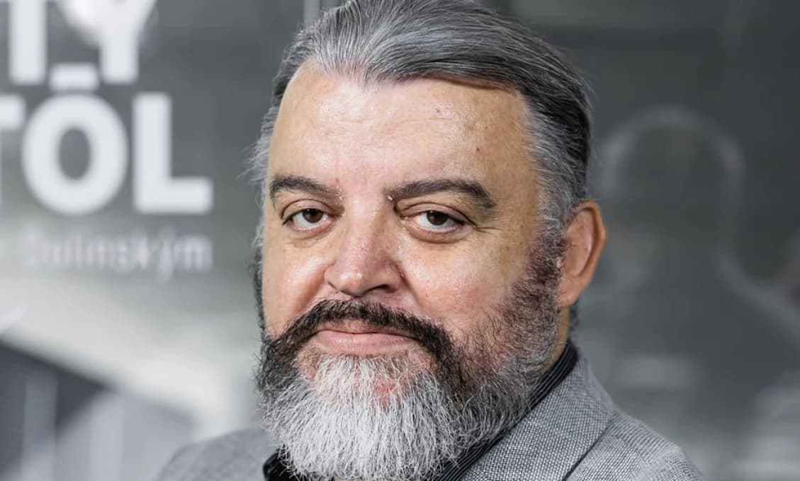 Politológ: Bruselské pečiatky túto zem neuživia