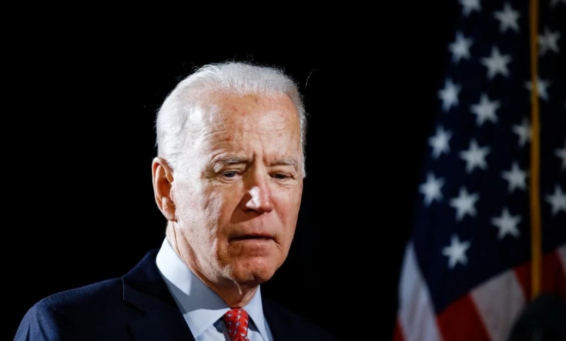 Zmätený Joe Biden hľadí smrti do očí, tvrdia komentujúci (VIDEO)