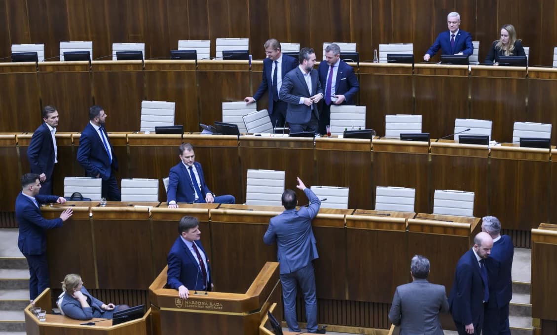 Nové voľby by takmer NIČ nezmenili. Jasný víťaz a Hlas stále RASTIE