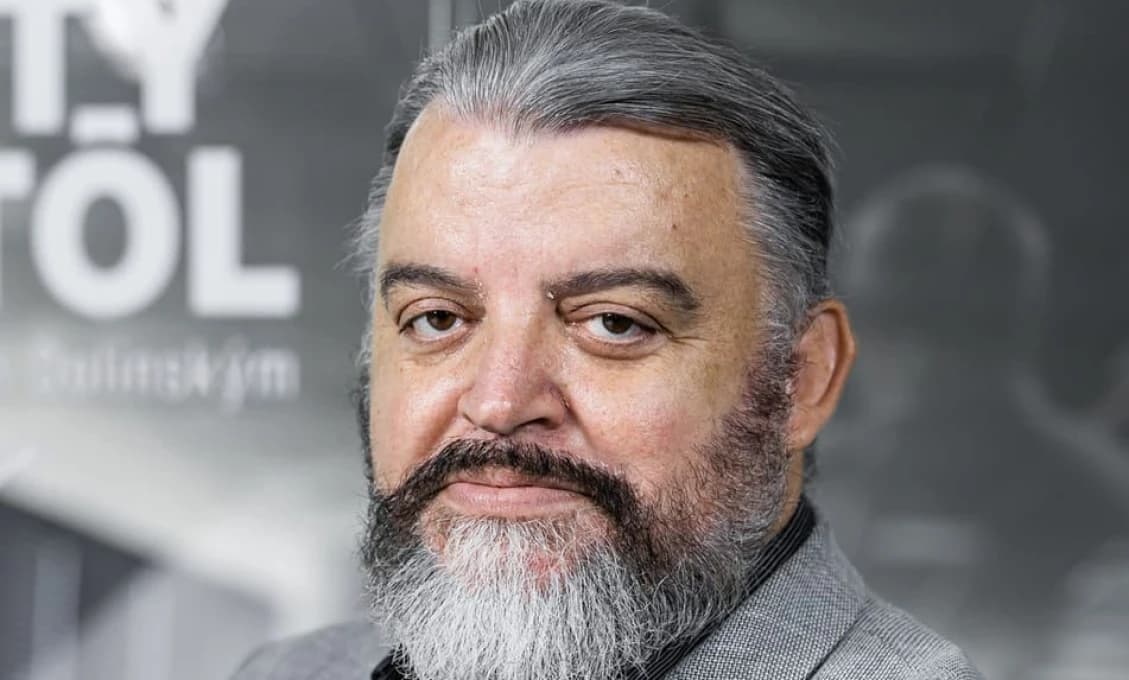 Chmelár bez servítky: BIEDA POLITICKY ANGAŽOVANÝCH UMELCOV