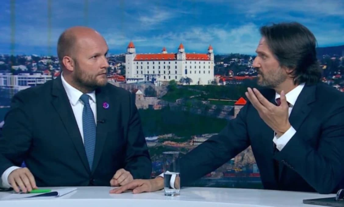 SMIECH CEZ SLZY: Naď urobil z Ozbrojených síl SR VOJENSKÝ SKANZEN!